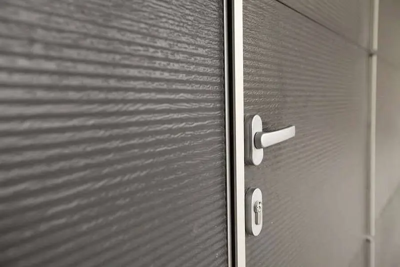 Калитка в секционных воротах